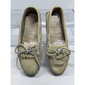 Vintage Minnetonka Cream/Grey Leather Kiltie Moccasins Size 5 Made in USA - Used